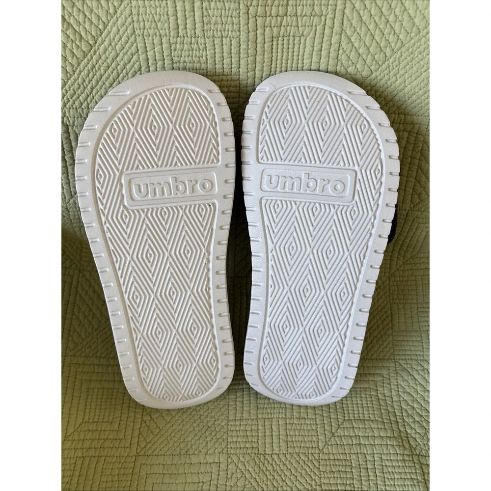 Umbro Rubber Foam Slides Mens 7 Blue/red Piping SUPER COMFORTABLE!